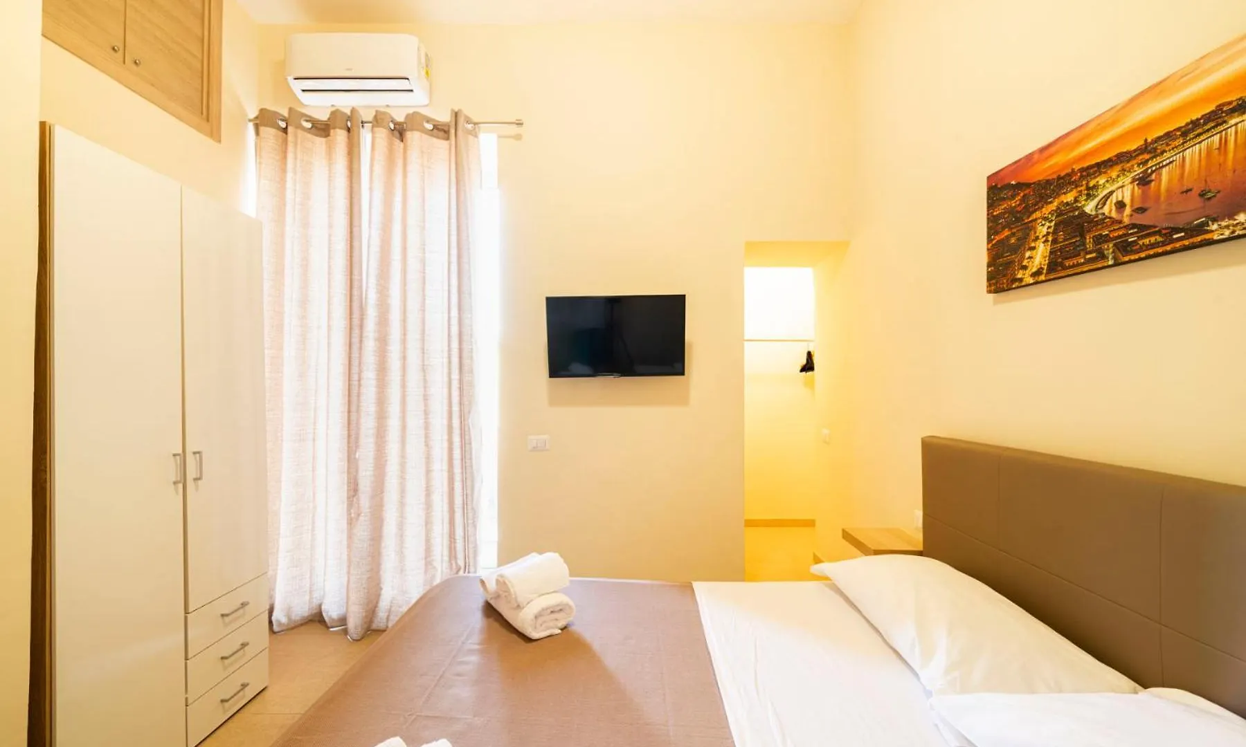 Corso 138 - Sleep & Fly - By Domusextra Bed & Breakfast Naples