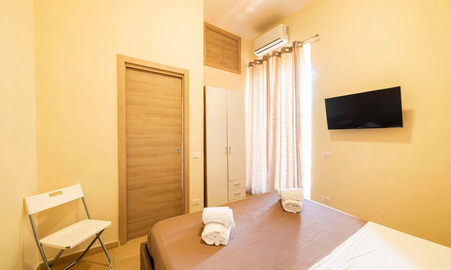 Corso 138 - Sleep & Fly - By Domusextra Bed & Breakfast Naples