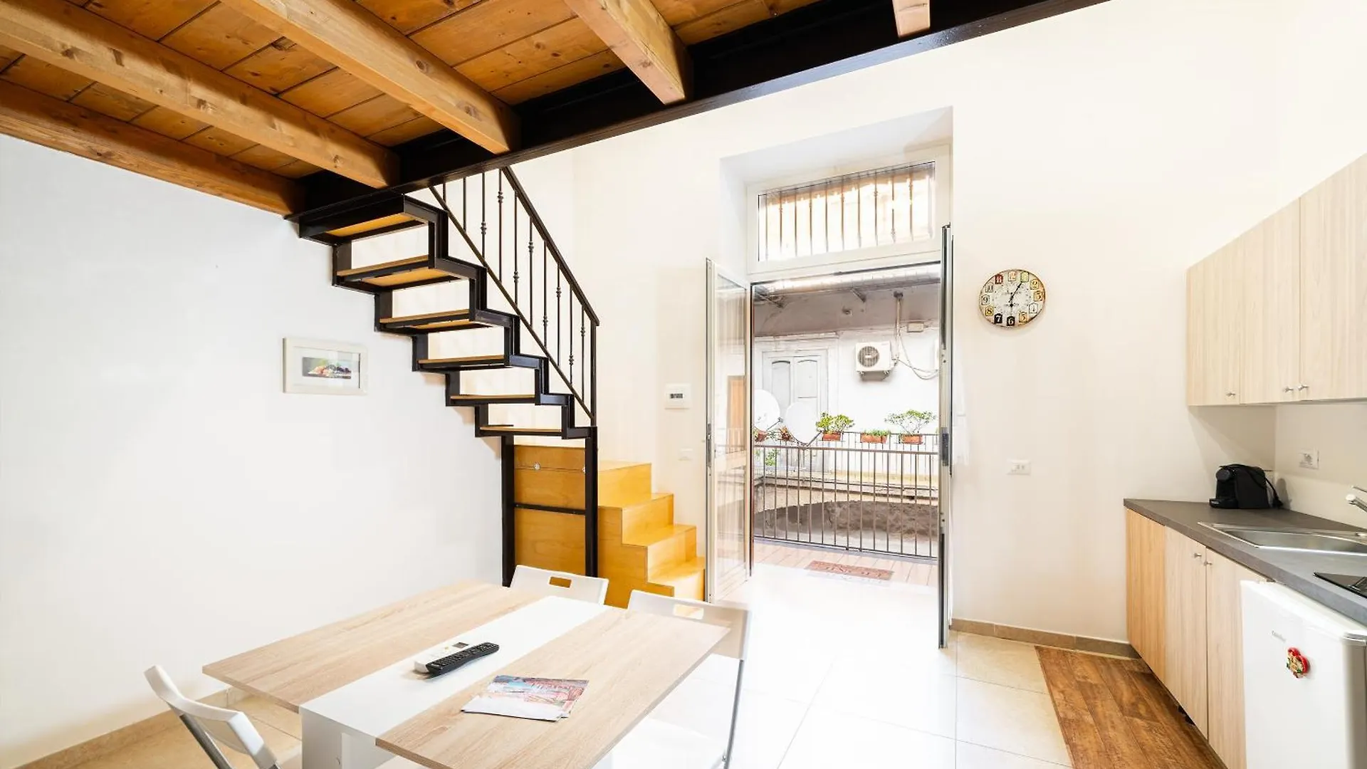 Corso 138 - Sleep & Fly - By Domusextra Bed & Breakfast Naples 0*,
